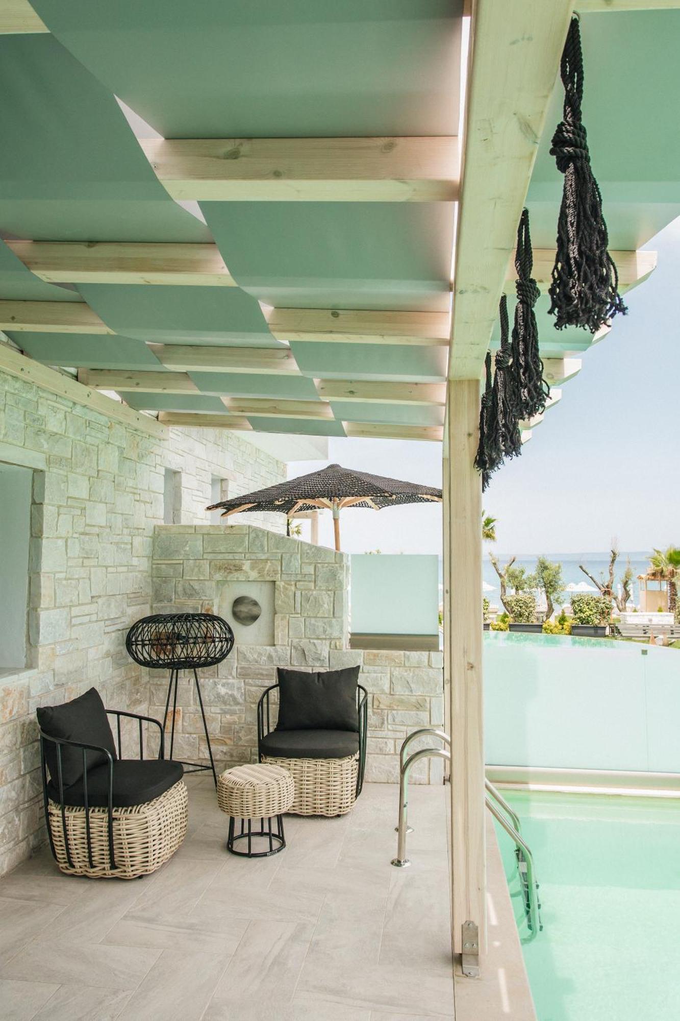 Blue Carpet Luxury Suites Pefkochori Extérieur photo