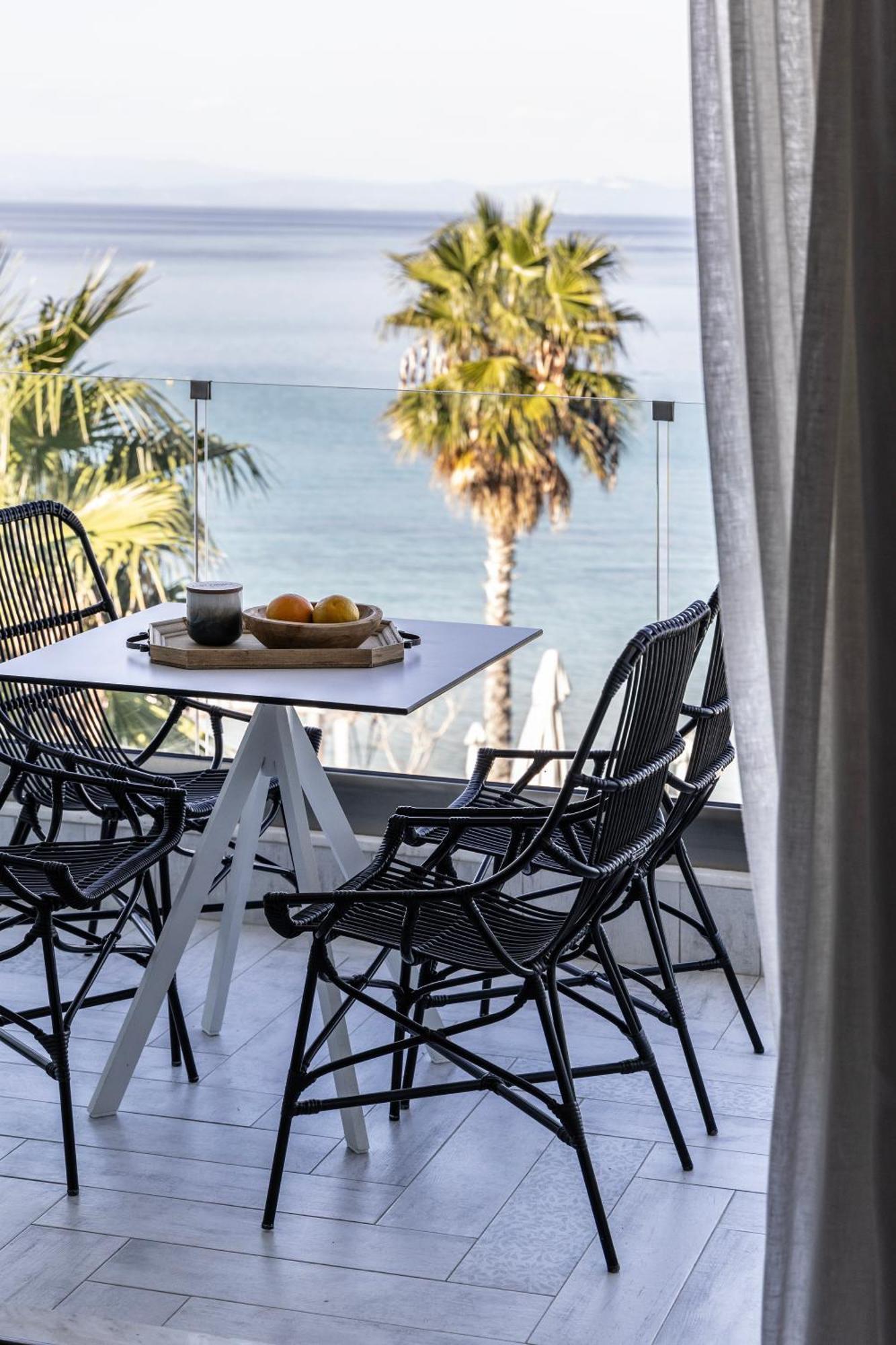 Blue Carpet Luxury Suites Pefkochori Extérieur photo
